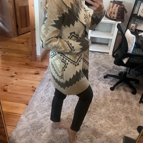 Aztec Sweater - Picture 4 of 4